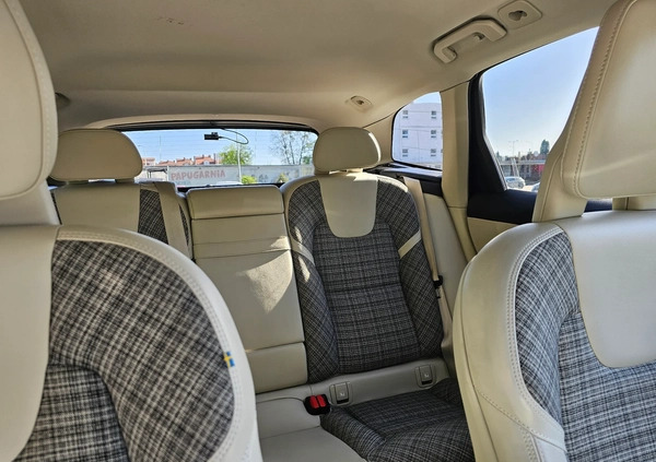Volvo XC 60 cena 110900 przebieg: 125200, rok produkcji 2017 z Warszawa małe 67
